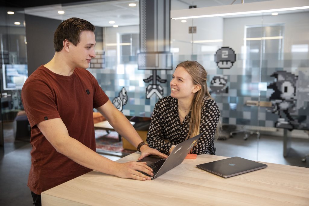 werken bij heeyoo collega's aan het werk zoetermeer